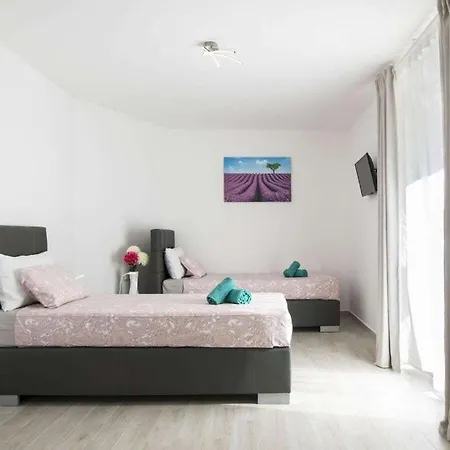 Dina Comfortable Вилла *